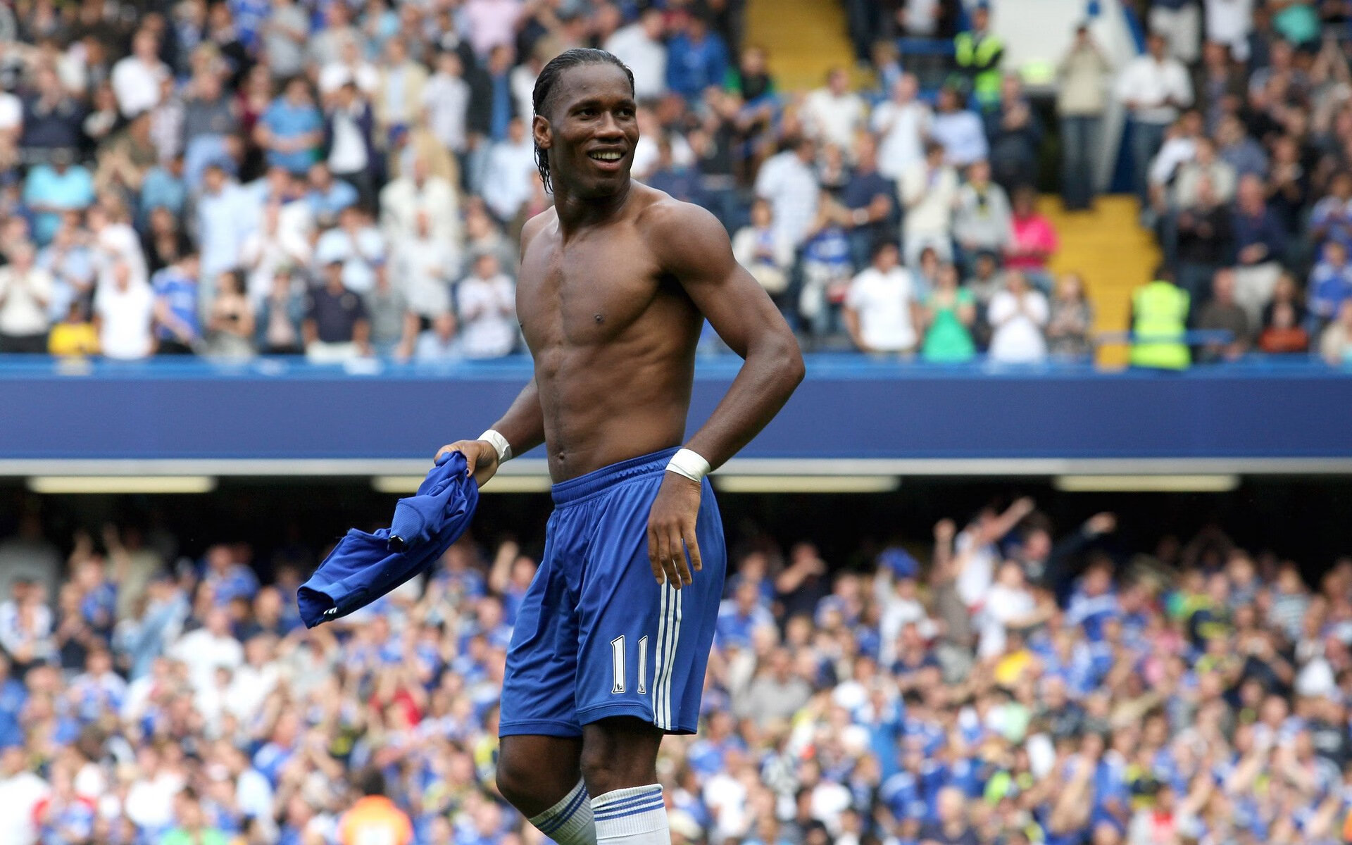 开云体育平台APP-切尔西完胜牙买加,阿圭罗在F1街道赛接管比赛,跨界王者的统治力密码